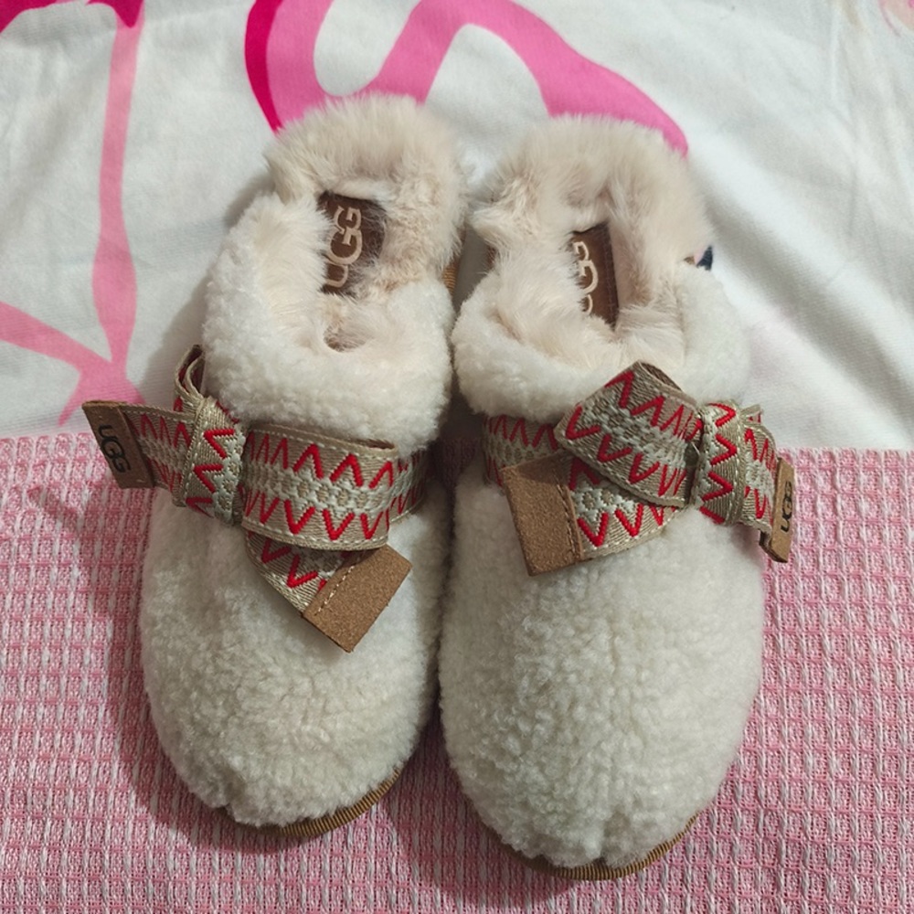 UGG White Sheepskin And Shearling Closed-Toe Plush Slippers